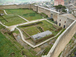 Patio de armas del Castillo Lombardo - Enna