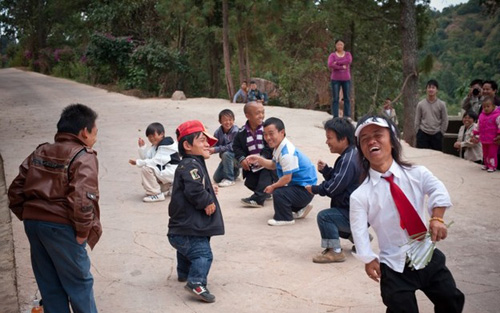 نقره لتكبير أو تصغير الصورة ونقرتين لعرض الصورة في صفحة مستقلة بحجمها الطبيعي