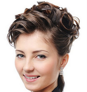 Recht elegante Frisuren mit Locken