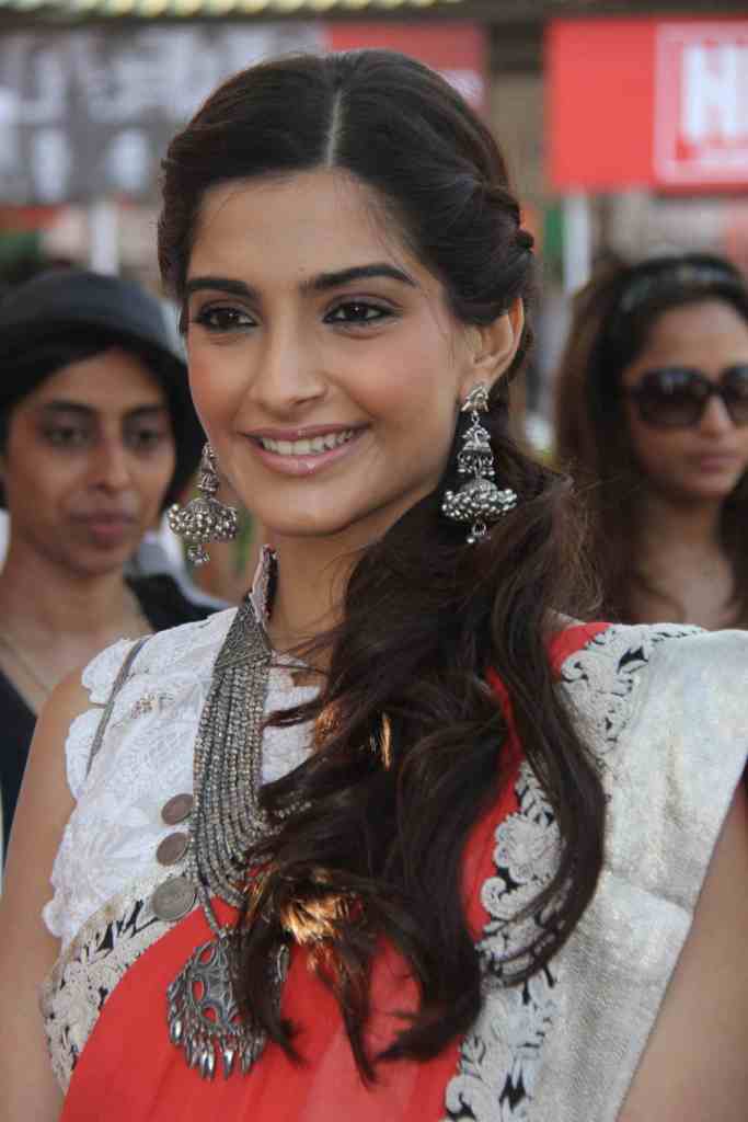  sonam kapoor hello classic race1 - Cute sonam kapoor at hello classic race