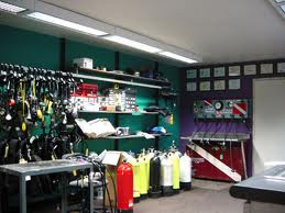 Belajar Scuba Diving Surabaya: 10 Tips Memilih Merek Peralatan Selam