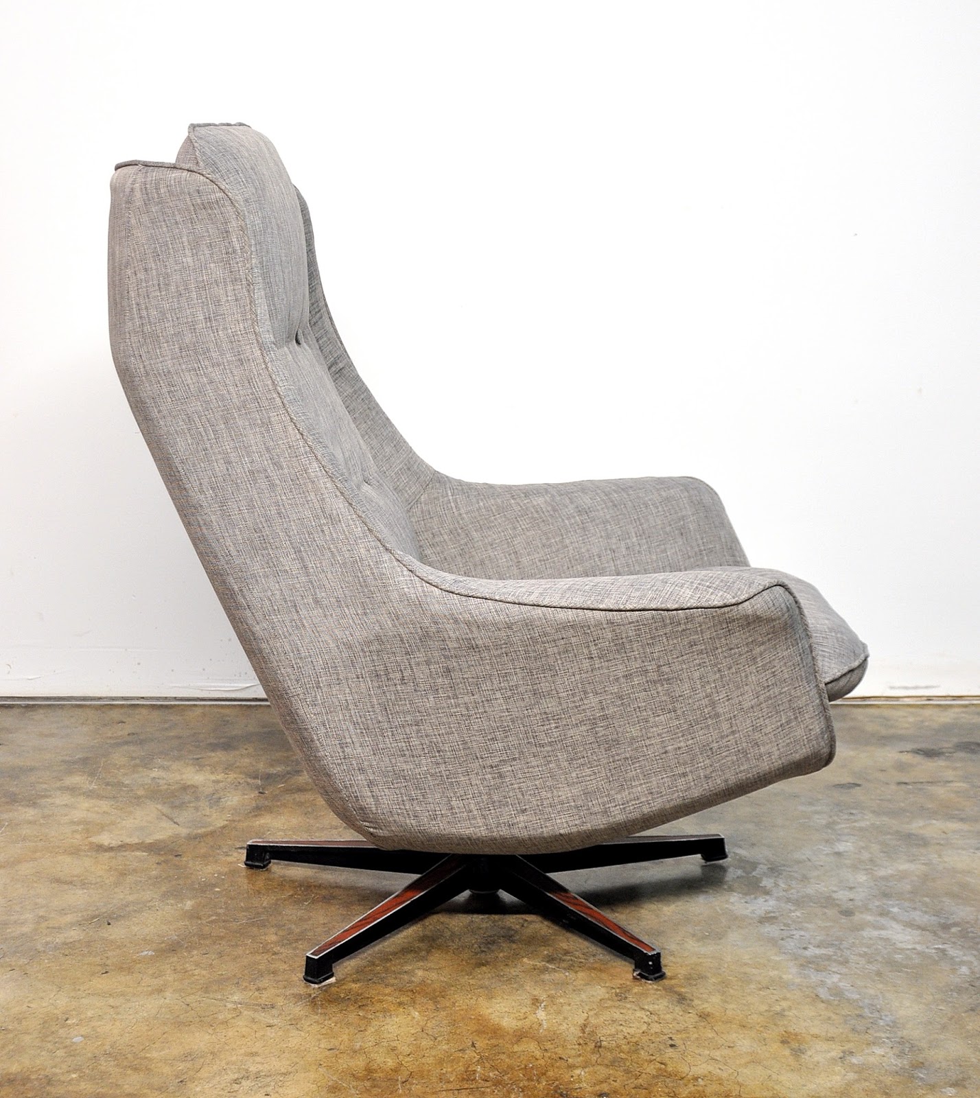 SELECT MODERN: Mid Century Swivel Lounge Chair