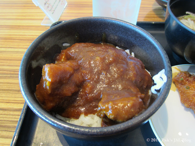 JAL special beef curry at Sakura Lounge