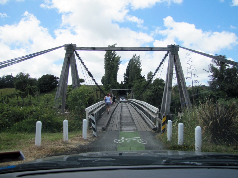 photographing New Zealand Bertrand Rd Suspension Bridge