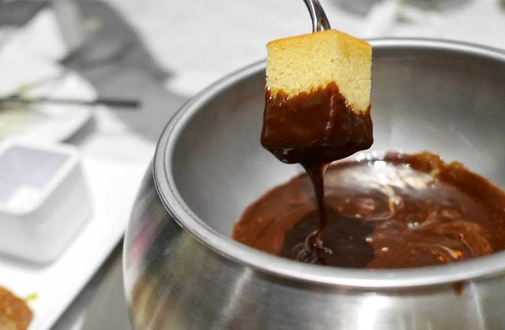 The Melting Pot Jakarta Definelety A Yes For Cheese Fondue