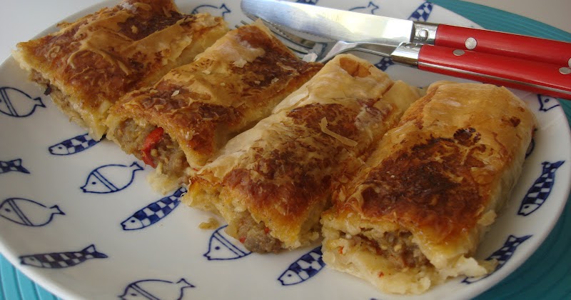 <strong>ŞEHNAZCA</strong> BAKLAVA YUFKASINDAN PATLICANLI BÖREK.
