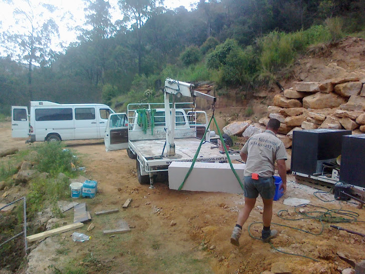 Karl the stonemason swinging in the mantle stone