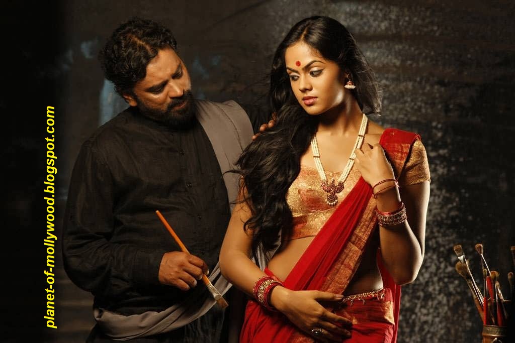 Mollywood Cine Gallery: Karthika Nair Hot Navel exposing stills in