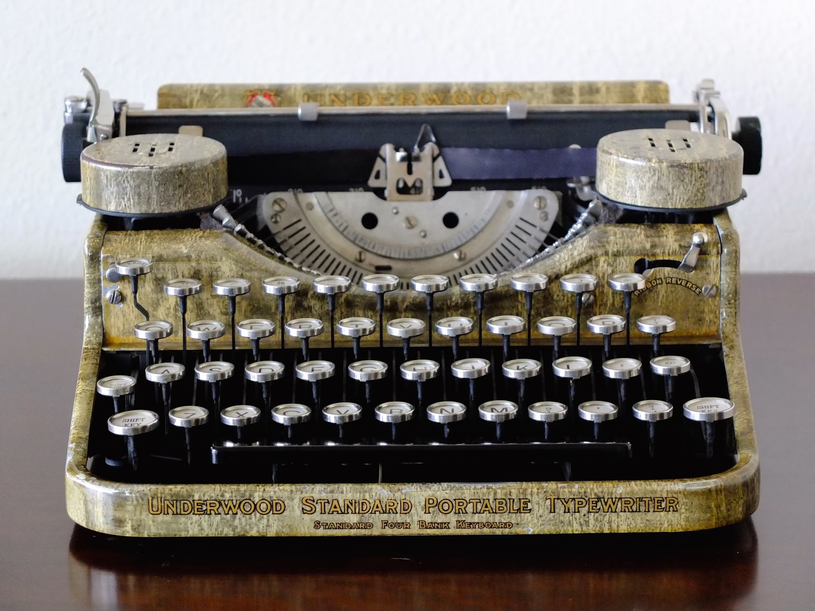 x over it Portable typewriters of the 1920s