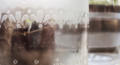 frostat glas på glaslykta med stans