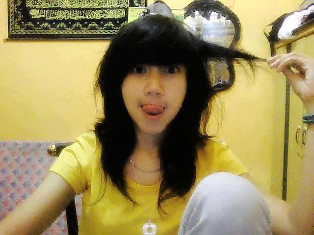 Foto dan Profil Dera Indonesian Idol 2012 - OZOLA | Wawasan Dunia