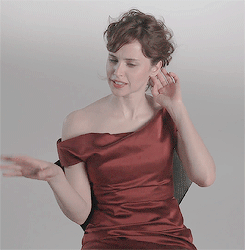 Фелисити Джонс gif 3