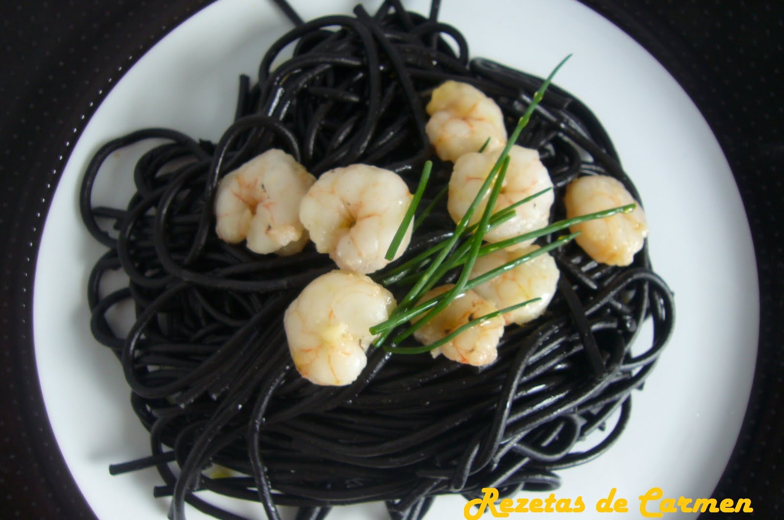 Espaguetis negros con gambas