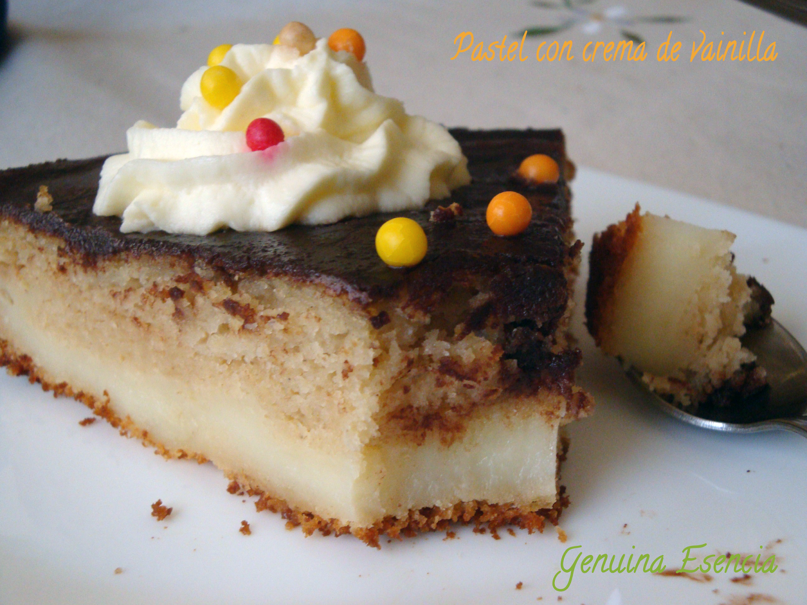 Pastel Con Crema De Vainilla
