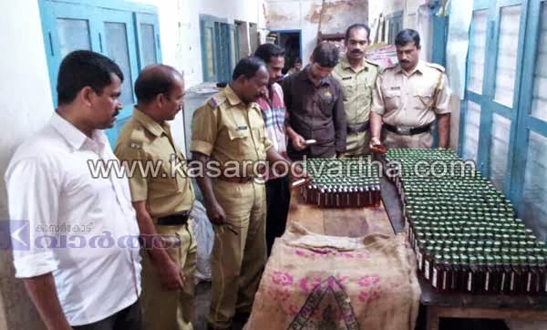ട്രെയിനില് നിന്നിറക്കി ഓട്ടോയില് കടത്തുകയായിരുന്ന 560 കുപ്പി വിദേശമദ്യം പിടിച്ചു