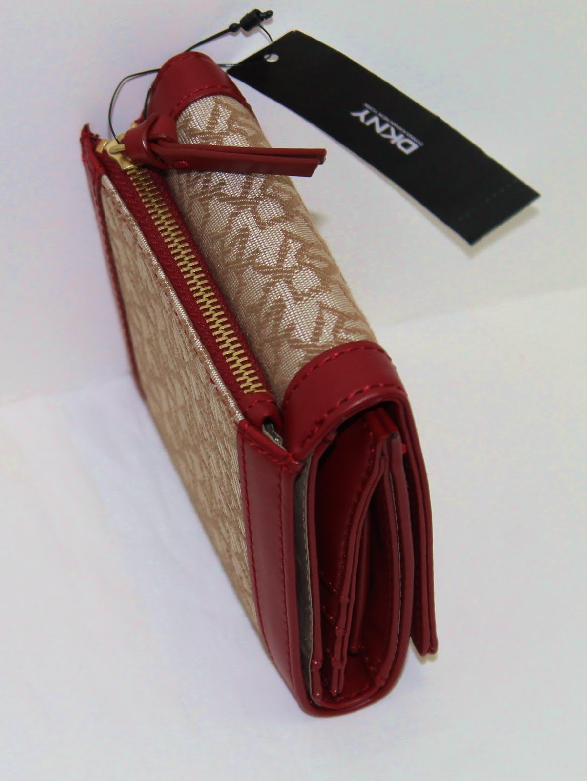 Boutique Malaysia DKNY SIGNATURE WOMEN TRIFOLD WALLET