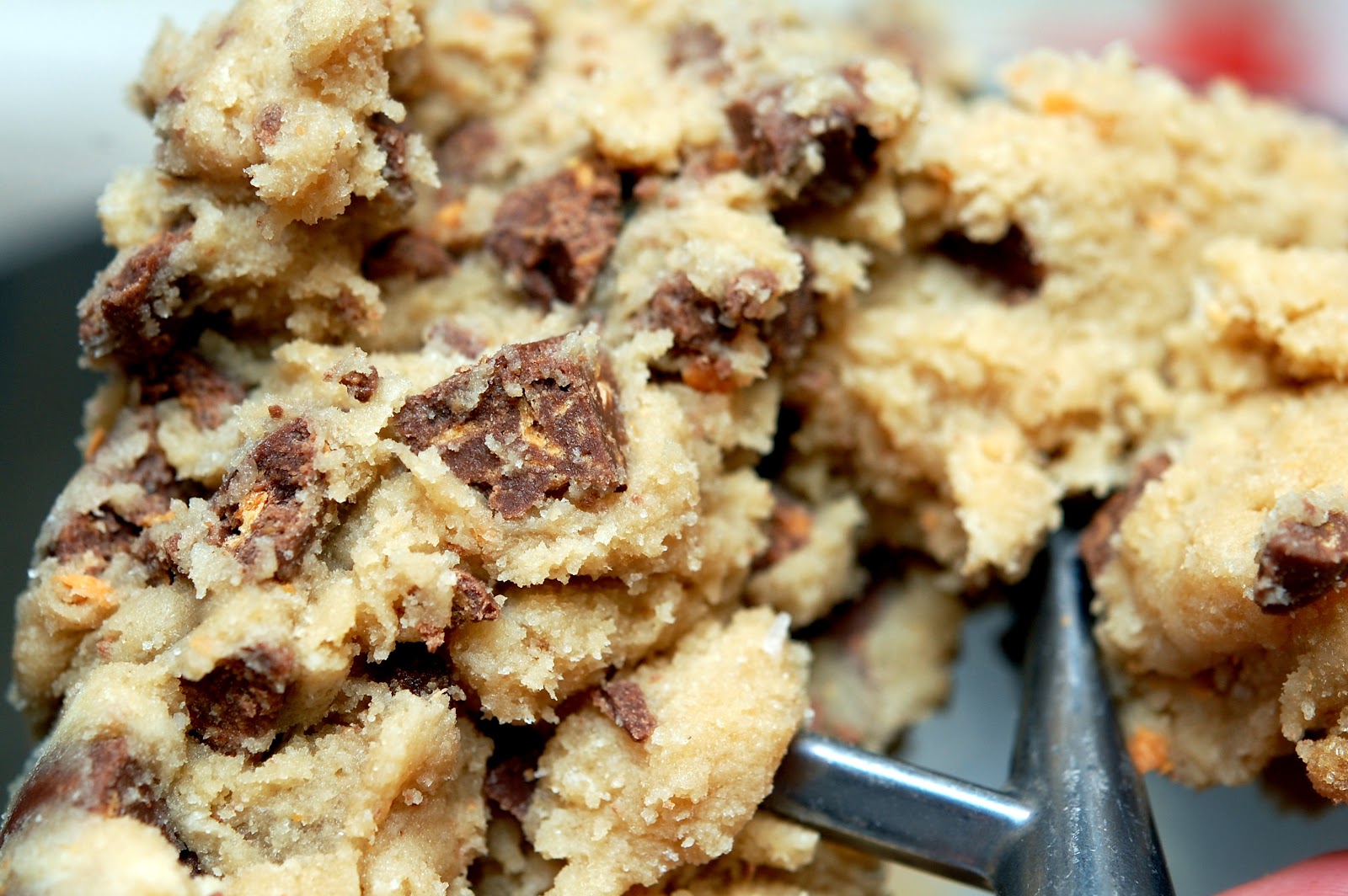 BROWNIES TOPPED WITH CARAMEL, BUTTERFINGER COOKIE DOUGH & CHOCOLATE