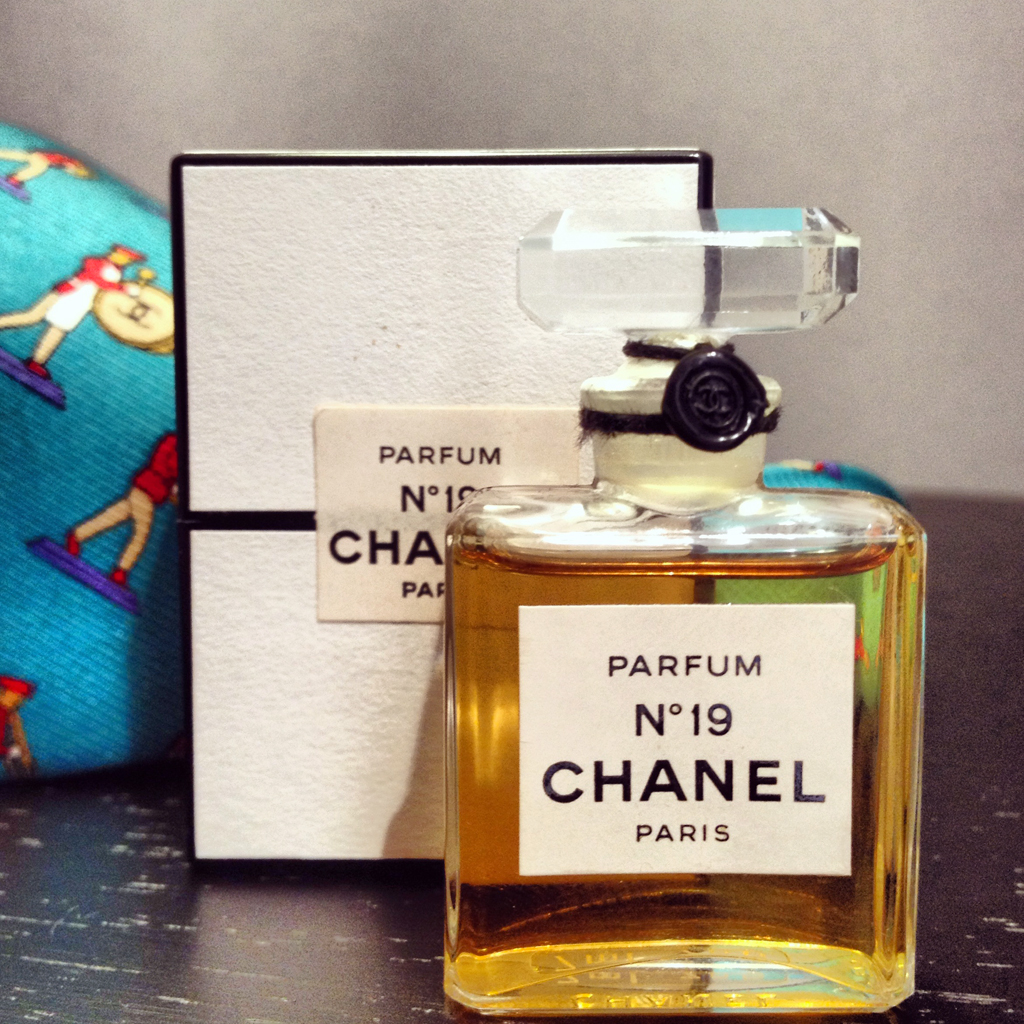 La gardenia nell'occhiello: Chanel Nº 19 (1971): 130 times Coco