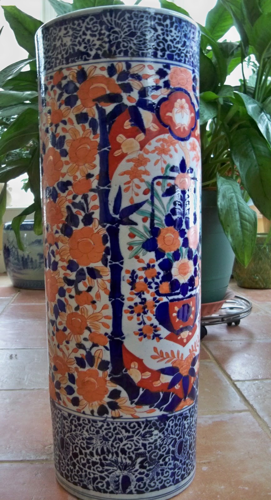 Goshen Antiques and Art Imari Japanese Porcelain Umbrella stand