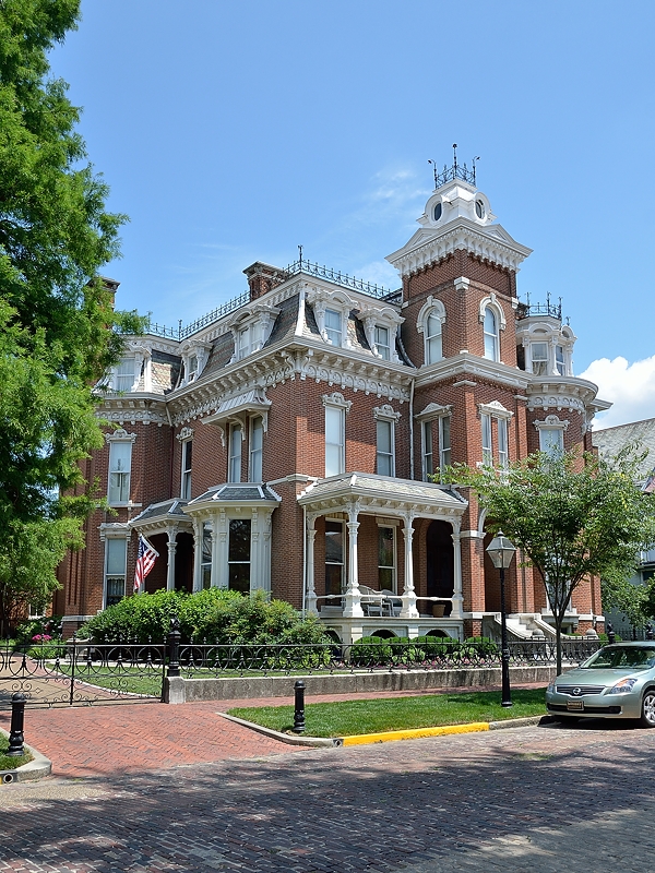 Tom and Margot's Adventures in Photography Old Houses in Evansville