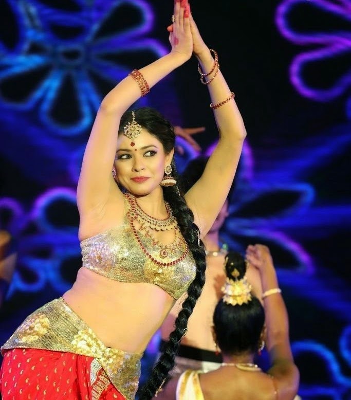 Total Tollywood Movies Actress Pooja Kumar Dance Performance Photos At Uthama Villain Telugu Audio Launch Stills