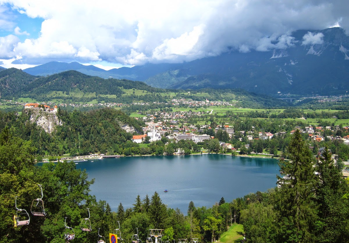 Travelholic Day trip to Lake Bled, Slovenia (did toboggan ride too!)