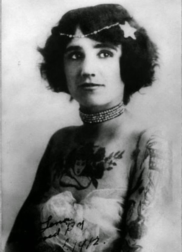 20 Amazing Vintage Portrait Photos of Women With Full Body Tattoos vintage everyday