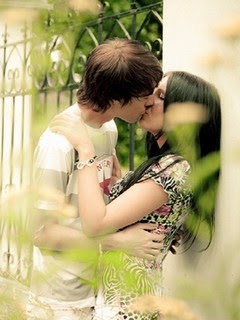 Wallpaper Hd For Mobile Kiss