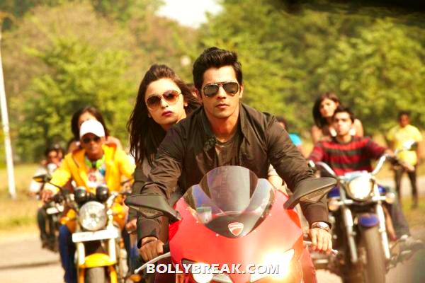 Alia bhatt behind varun dhawan Alia bhatt behind varun dhawan - New movie 'Student of the Year' pics