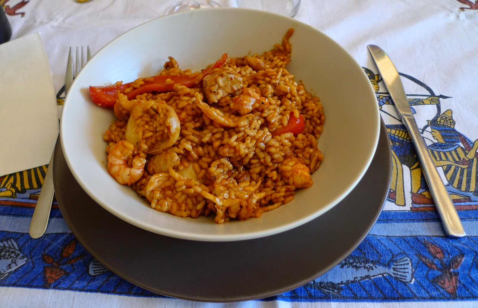 el Pasaplatos Arroz en Paella con Atún, Gambas y Chipirones.
