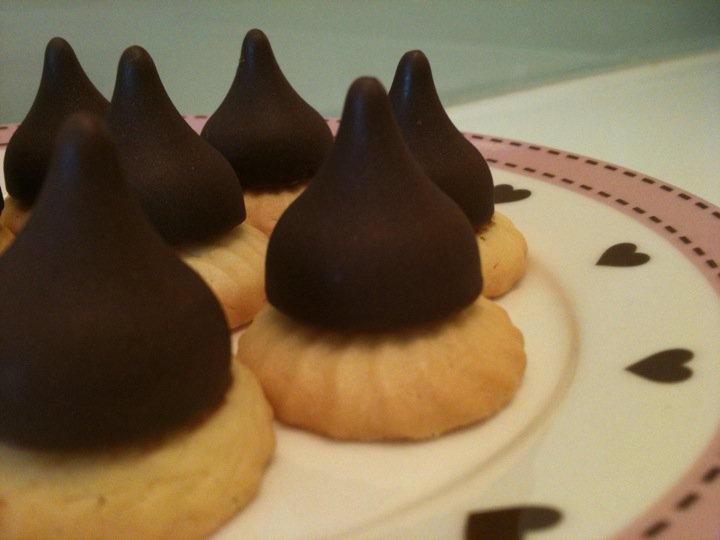 Tummy Full Of Yummy Milk Chocolate Caramel Kisses