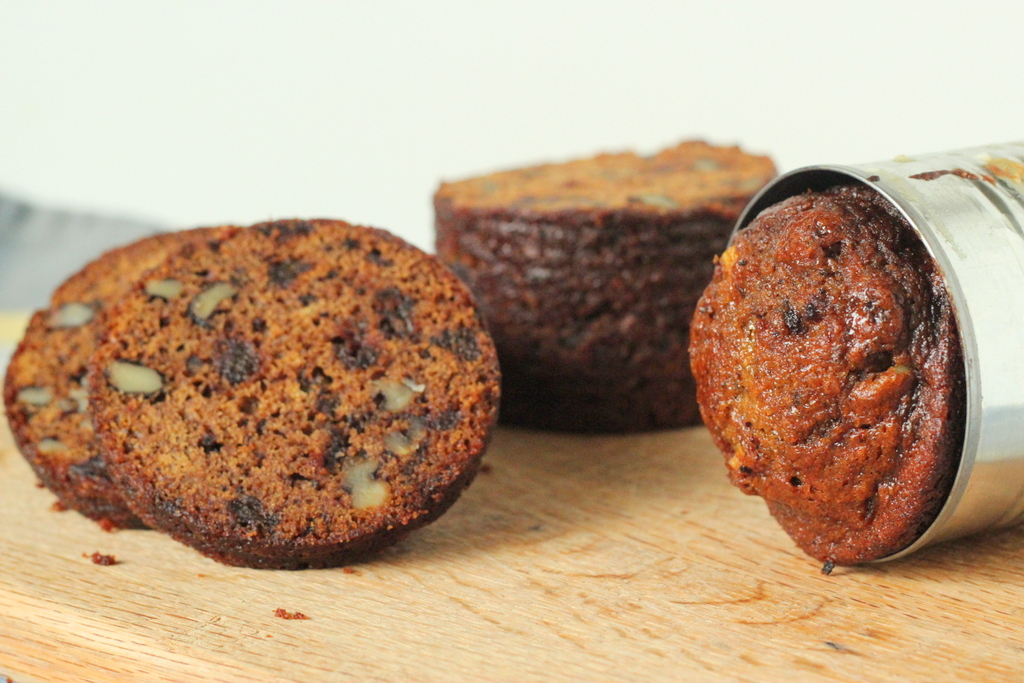 date nut bread with molasses