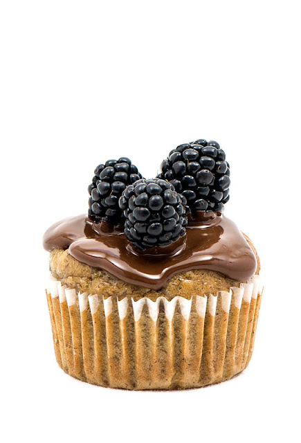 Vegan banana muffins with chocolate and blackberrys blog shot