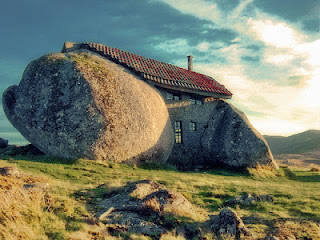 rumah-unik-stone-house