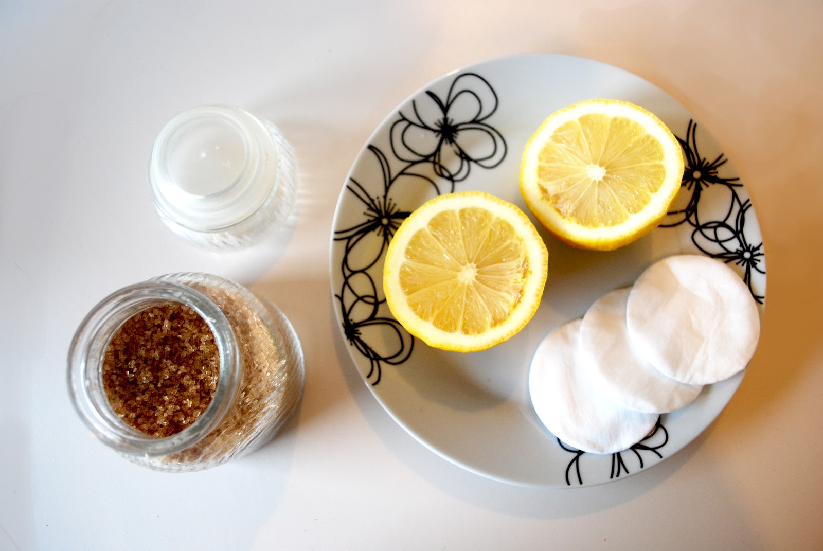 lolia Lemon & Raw Sugar Facial