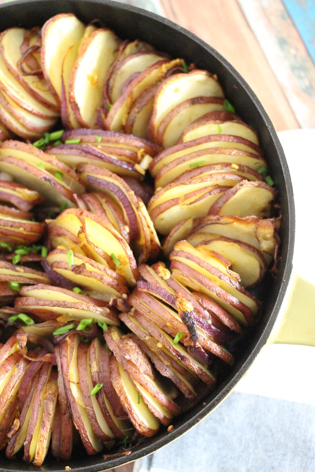 Mama Loves Food! Onion and Garlic Roasted Red Potatoes