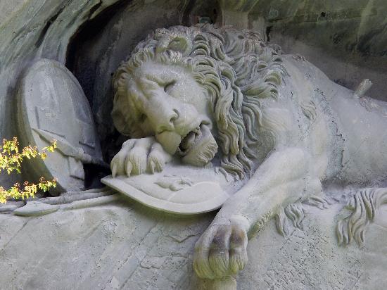 dying-lion-monument-close.jpg