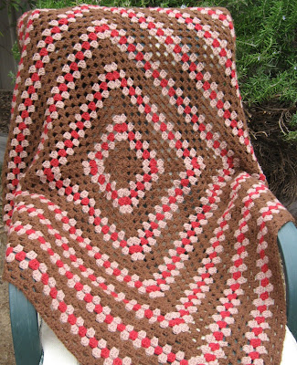 Granny square quillo = blanket + pillow in coffee, latte and red.