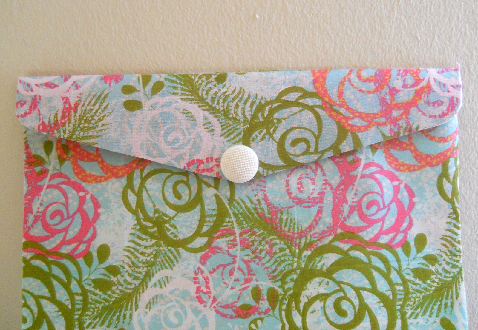 Running With A Glue Gun Envelope Clutch DIY