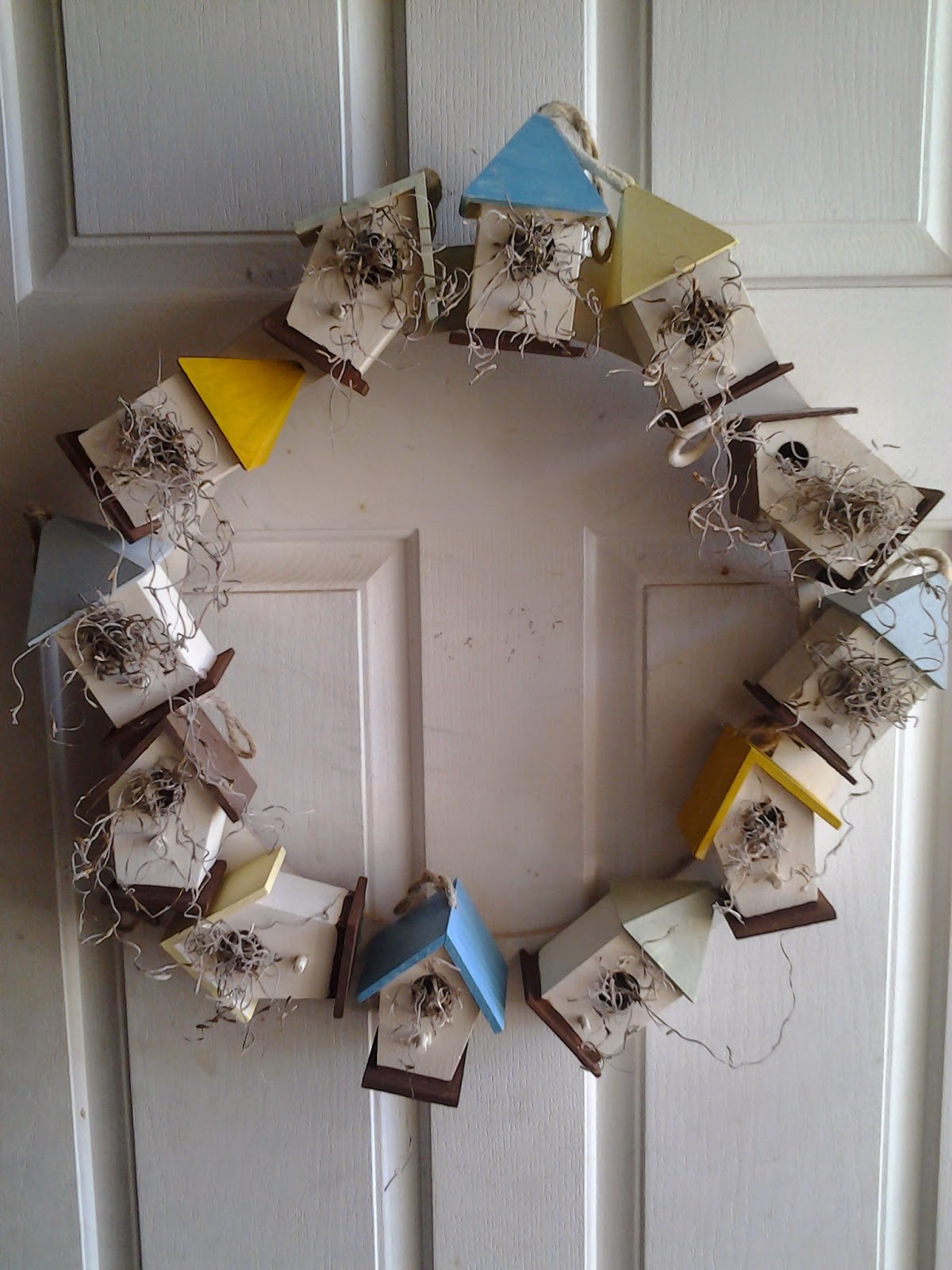 The Messy Roost A Bird House Wreath