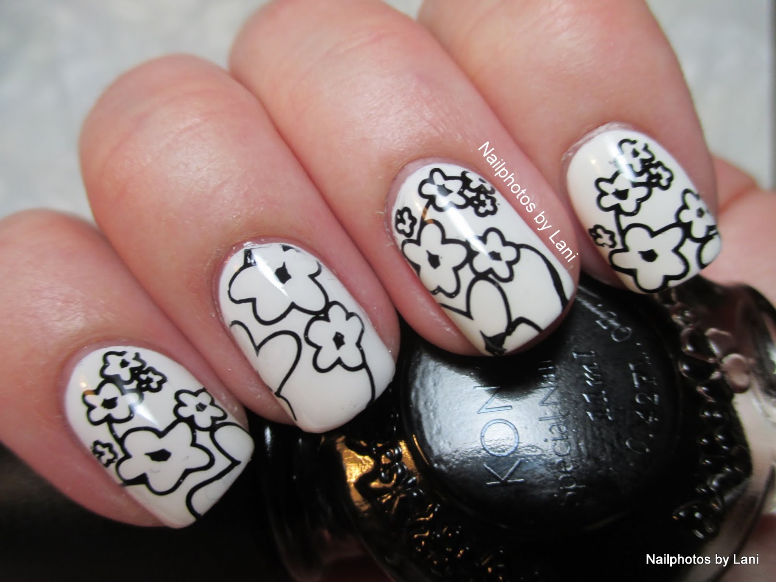 Nailphotos by Lani 31Nails2014 Day 7 Black and White 2 Flowers