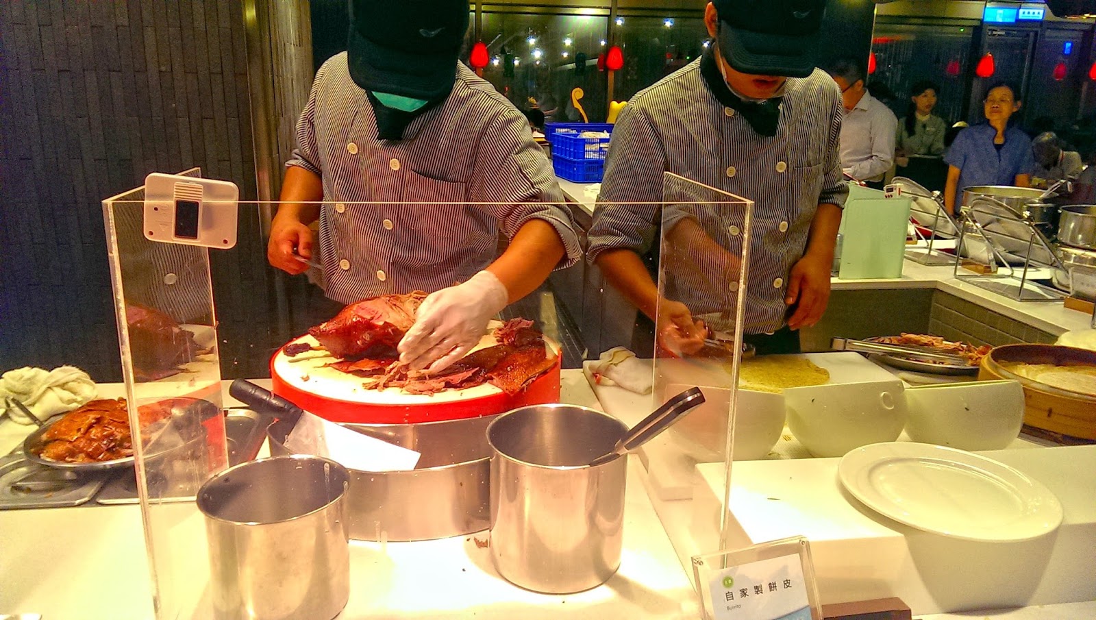 2015 07 01%2B19.11.32 - [食記] 台北京站 - 饗食天堂，有生魚片吃到飽的高級自助餐廳！