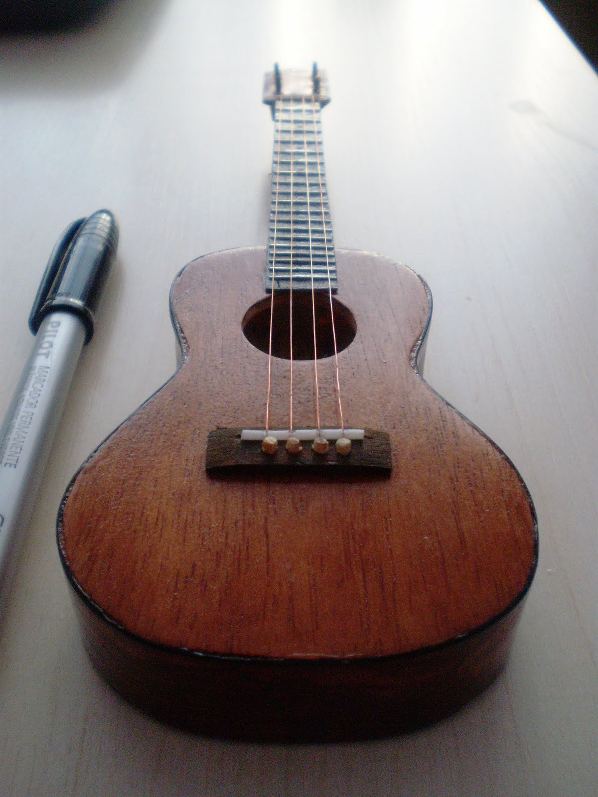 Ukulele De Portugal para o Havaí Miniatura de violões, guitarras e