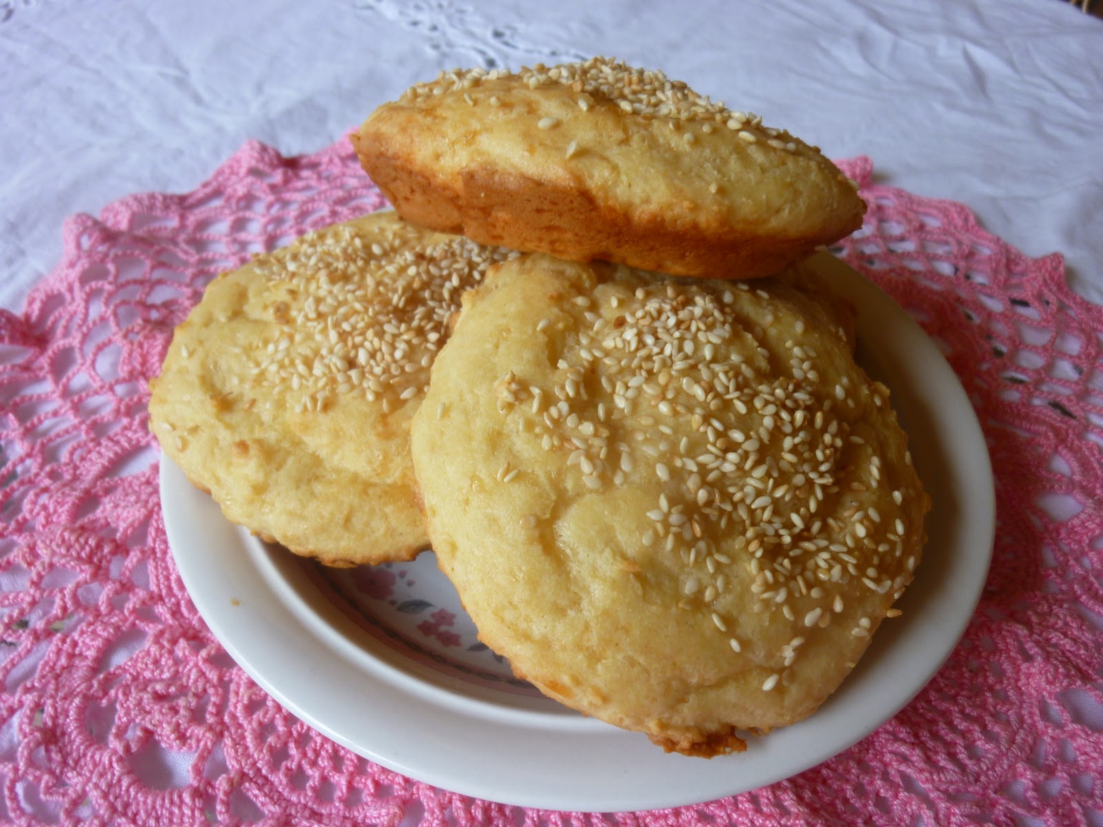 SPLENDID LOWCARBING BY JENNIFER ELOFF Artisan Sesame Hamburger Buns (GF)