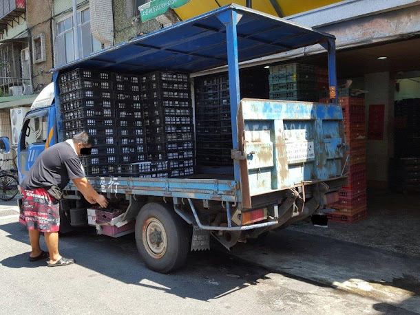 衛生局統計台北市受波及店家共計5家,分別為2家蛋行、3家餐飲店,目前已監督廠商退運,並且集中銷毀共計680公斤的問題蛋品。 衛生局統計台北市受波及店家共計5家,分別為2家蛋行、3家餐飲店,目前已監督廠商退運,並且集中銷毀共計680公斤的問題蛋品。