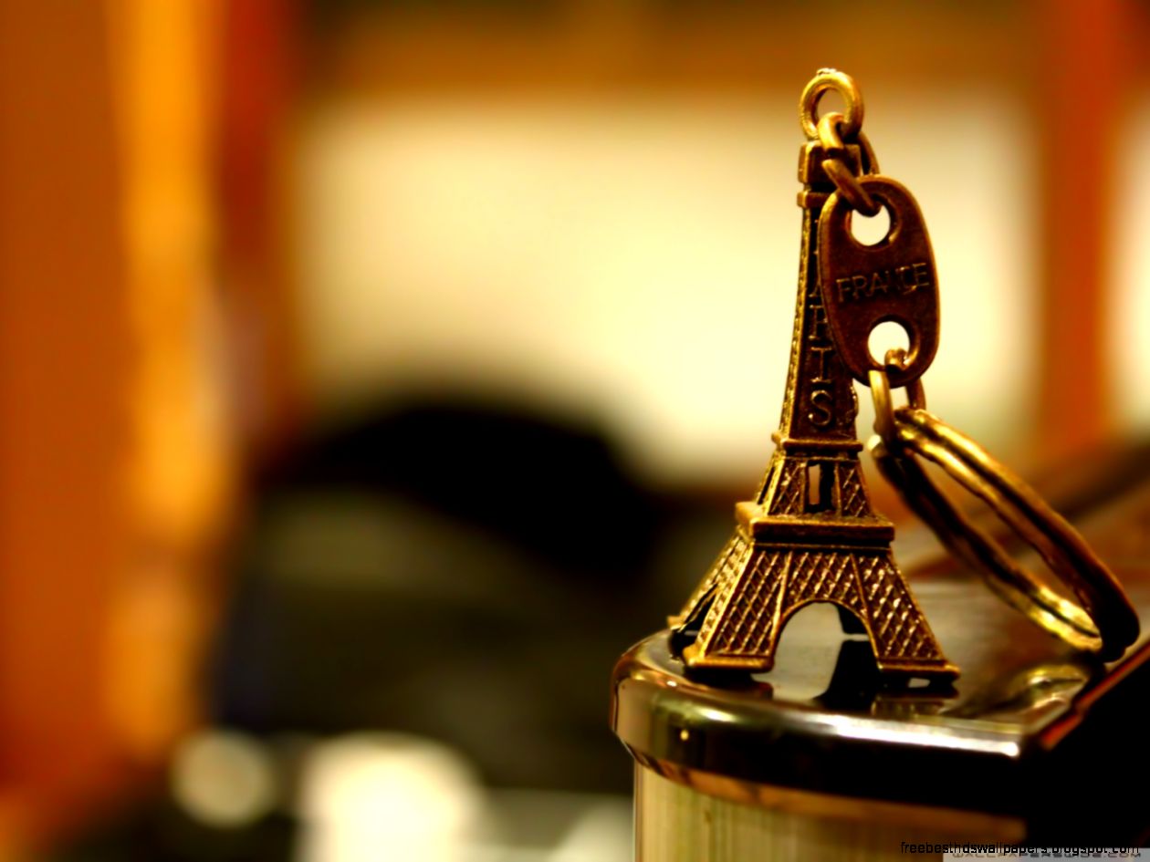 Eiffel Tower Keychain HD desktop wallpaper Widescreen High Eiffel Tower Keychain HD desktop wallpaper Widescreen High