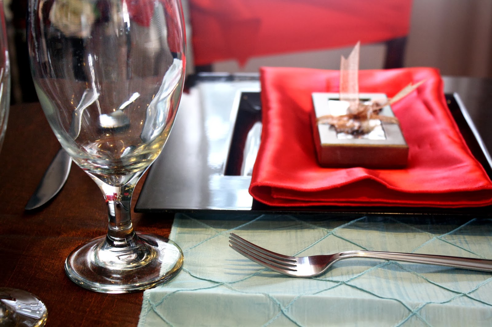 The Burlap Runner Just For Fun { A Vintage Table Top Design Idea }