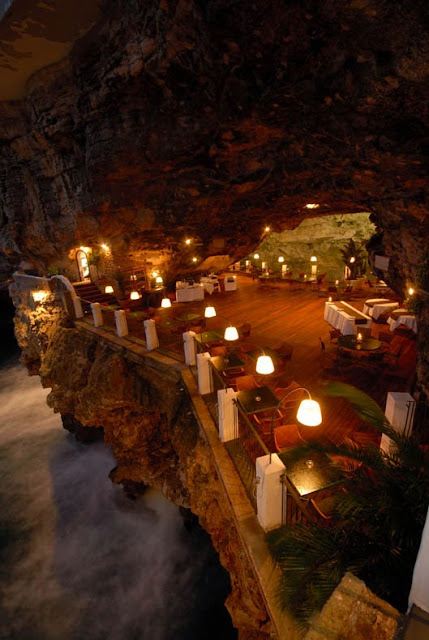 restaurante dentro de cueva Grotta Palazzese italia