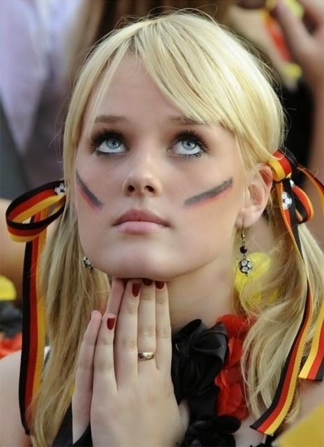 [Imagen: World-Cup-Hot-German-Girl-3.jpg]