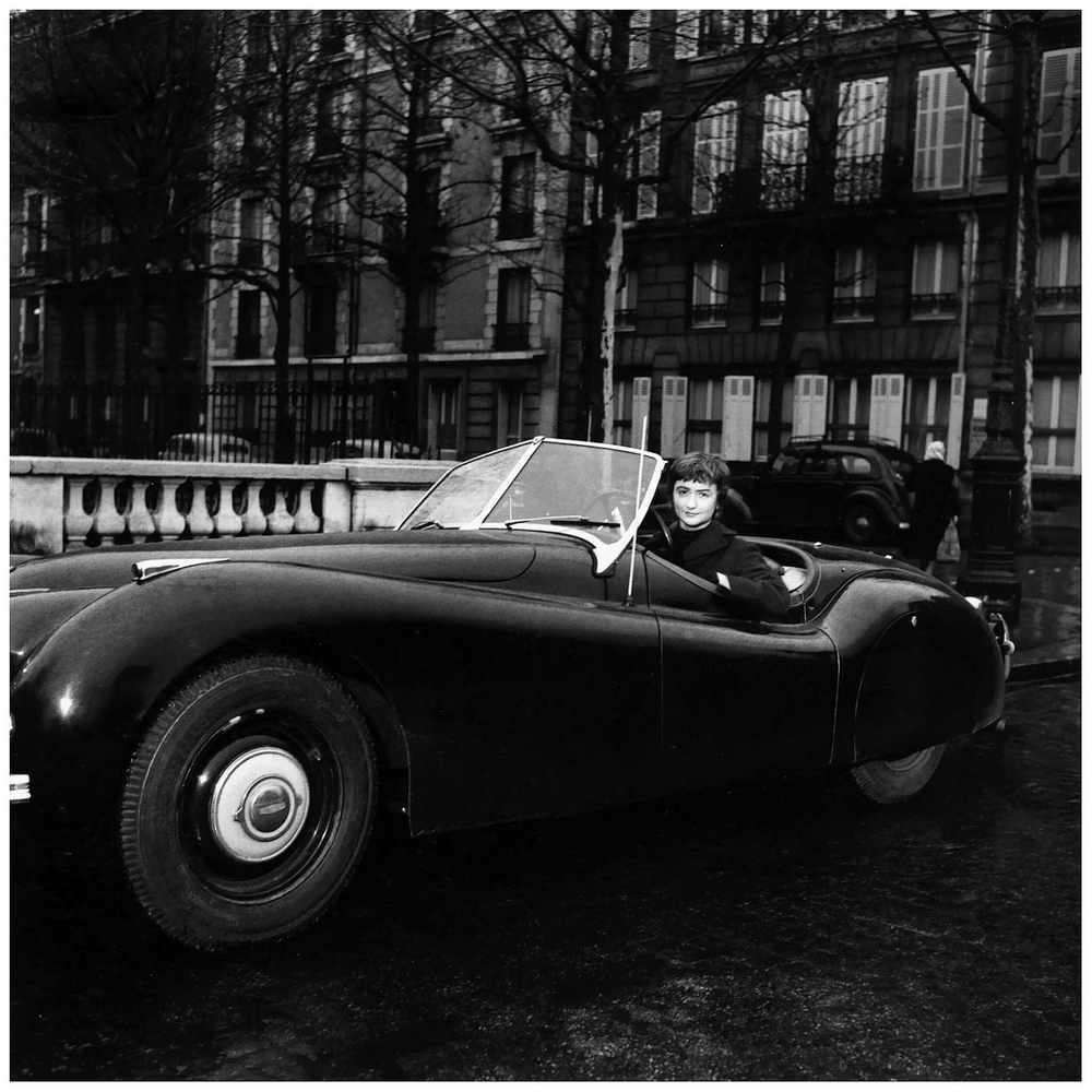 miss and cars - Page 40 Jeanloup+Sieff+~+Francoise+Sagan,+1956